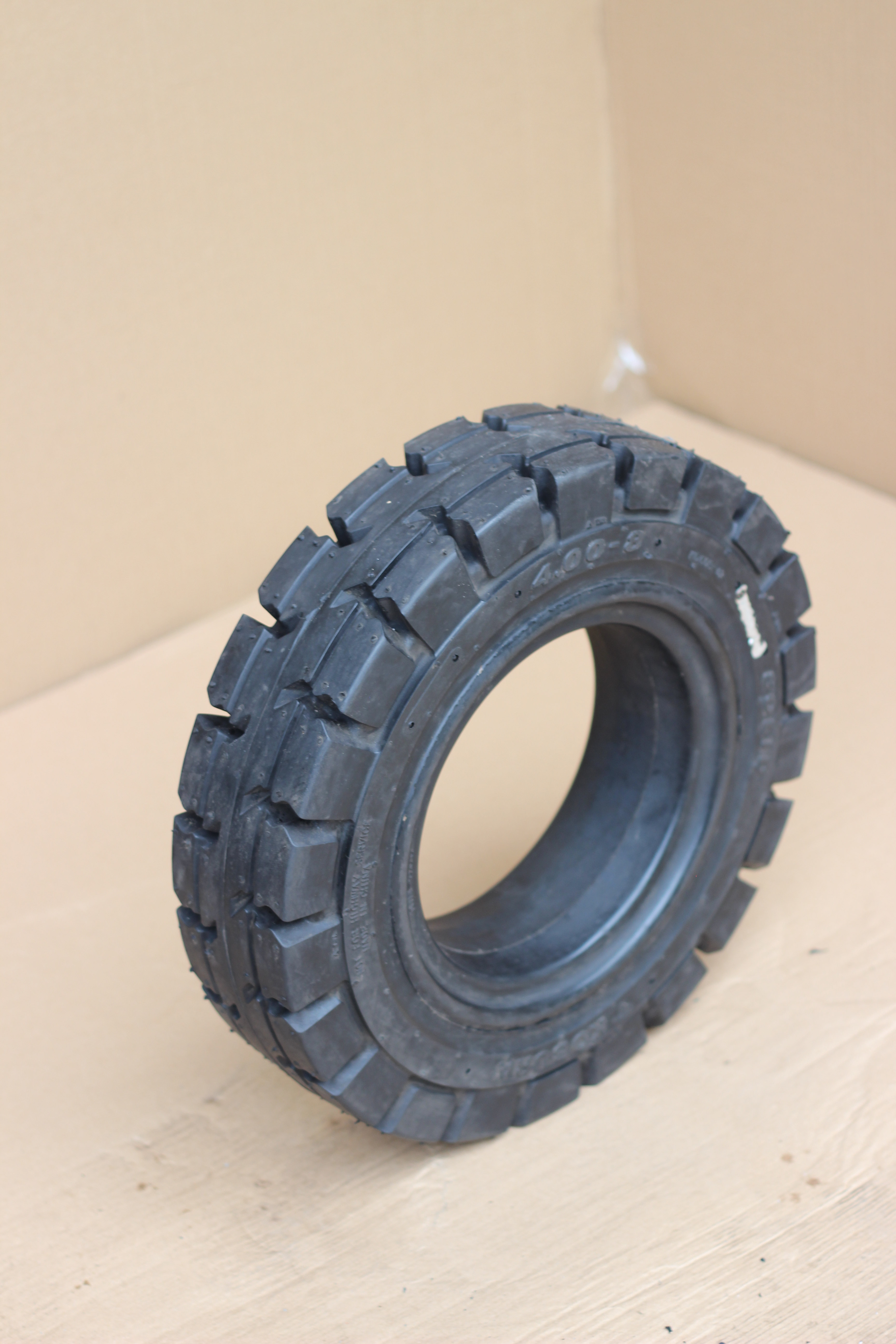 SOLID Tire For Forklift 4.00-8 Hight Tire For Sale High Specification Solid tires for electric forklifts Toyota Clark Heli