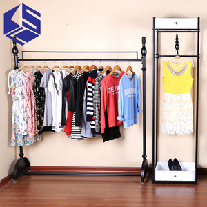 Durable modeling Retail clothing hanging display shelves | metal hanging clothes display racks rail