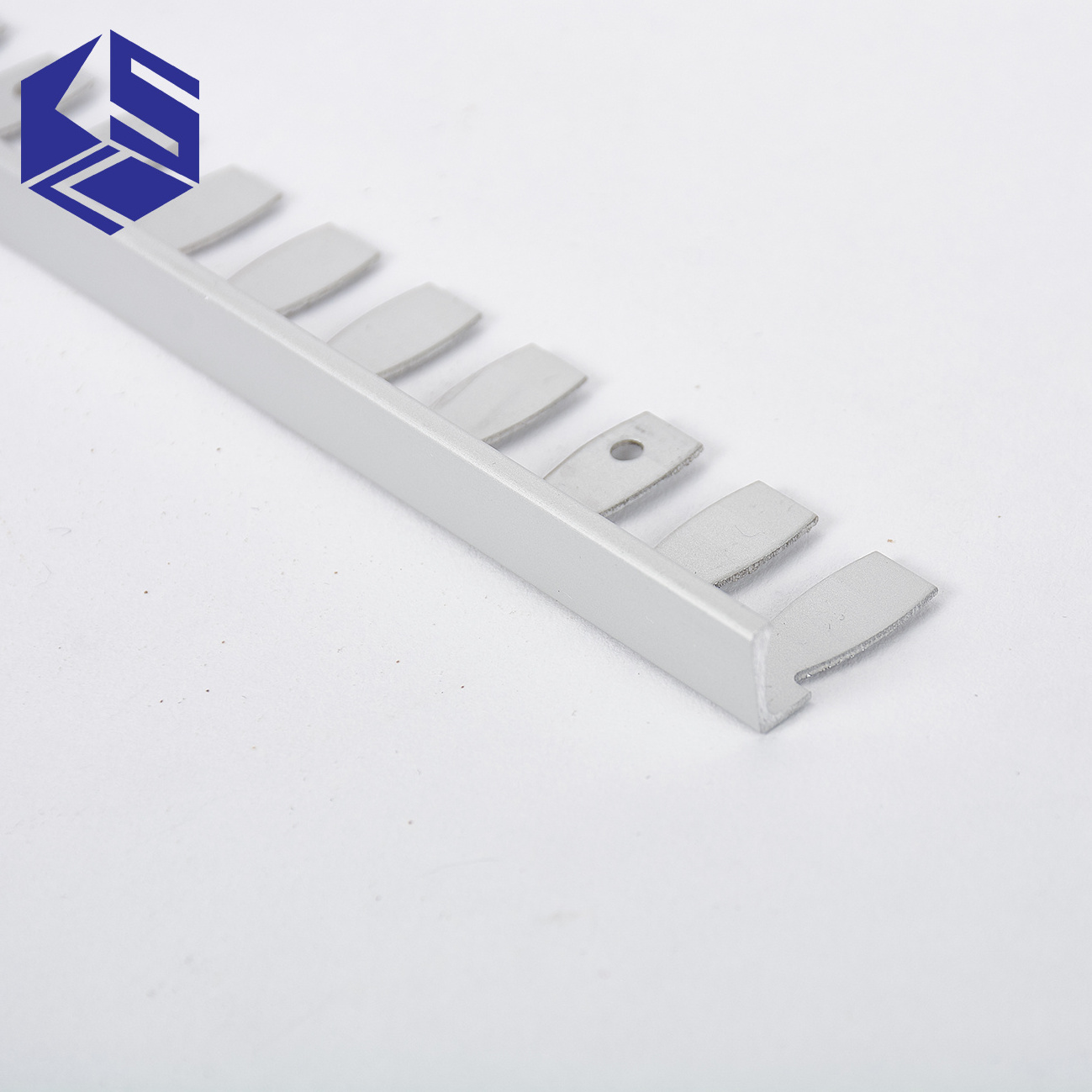 Moldable accessories flexible metal tile accessories aluminium tile trim