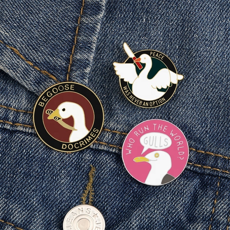 Round Custom Enamel Funny Seagull Dagger Goose Brooch Cartoon Animal Lapel Pin