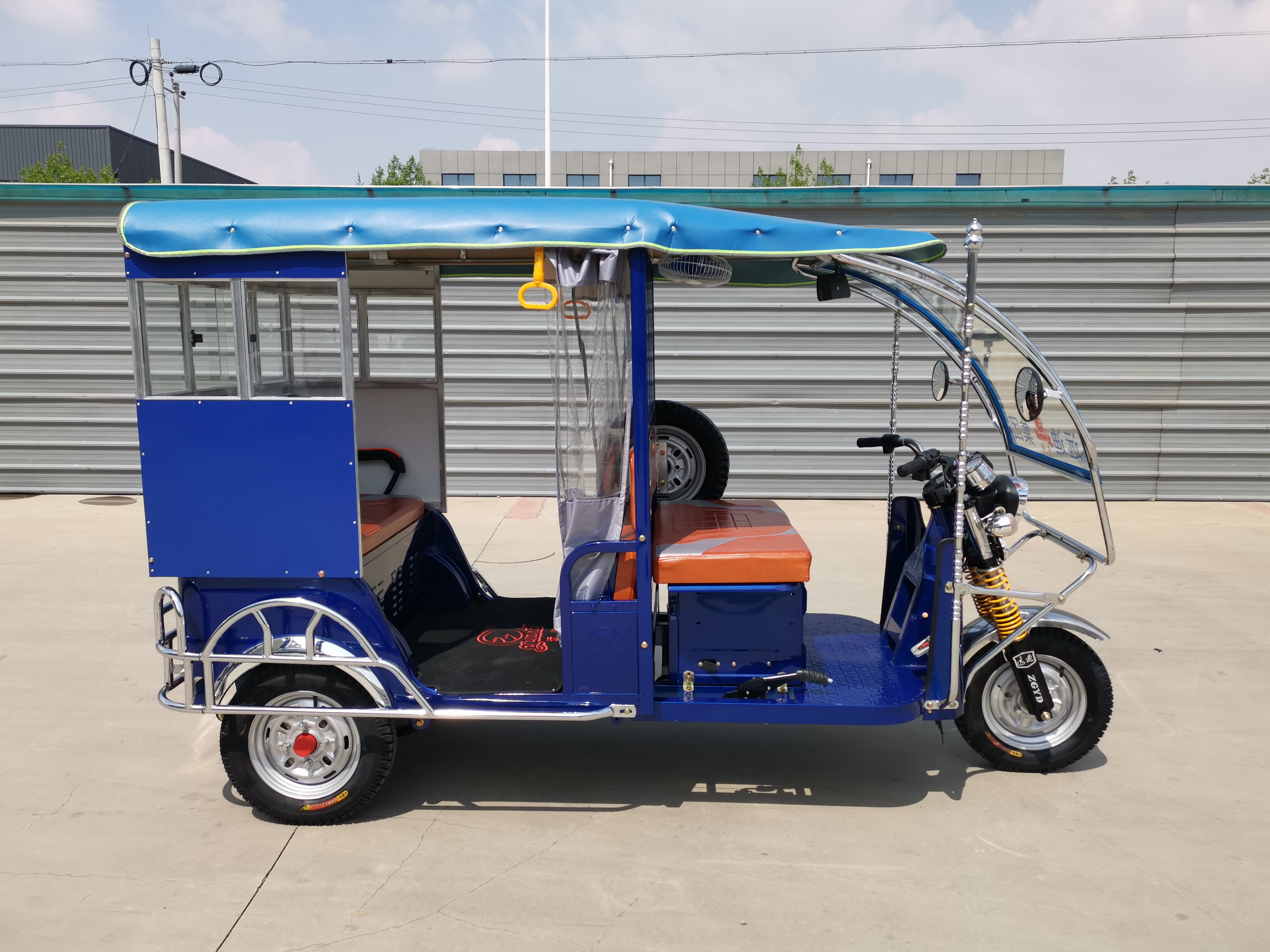 Low Price Heavy Passengers Loading Closed Cabin Electric Tricycle 3 Wheel Cargo Electric Motorcycle Durable Ev Tricycle For Sale