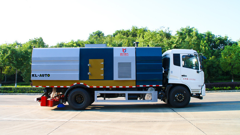 China can customize 4*2 Dongfeng vacuum truck road sweeper Street dust Cleaning truck city sanitation vehicle