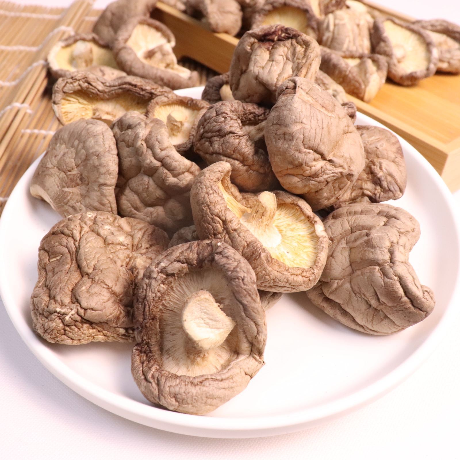 Wholesale Organic Cultivated Edible Dried Shiitake Flower Mushroom Matsutake Fungus Mushroom