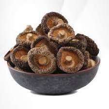 Dried Shiitake Mushrooms - Dried 100% natural shiitake mushroom cheap price in bulk / Hana