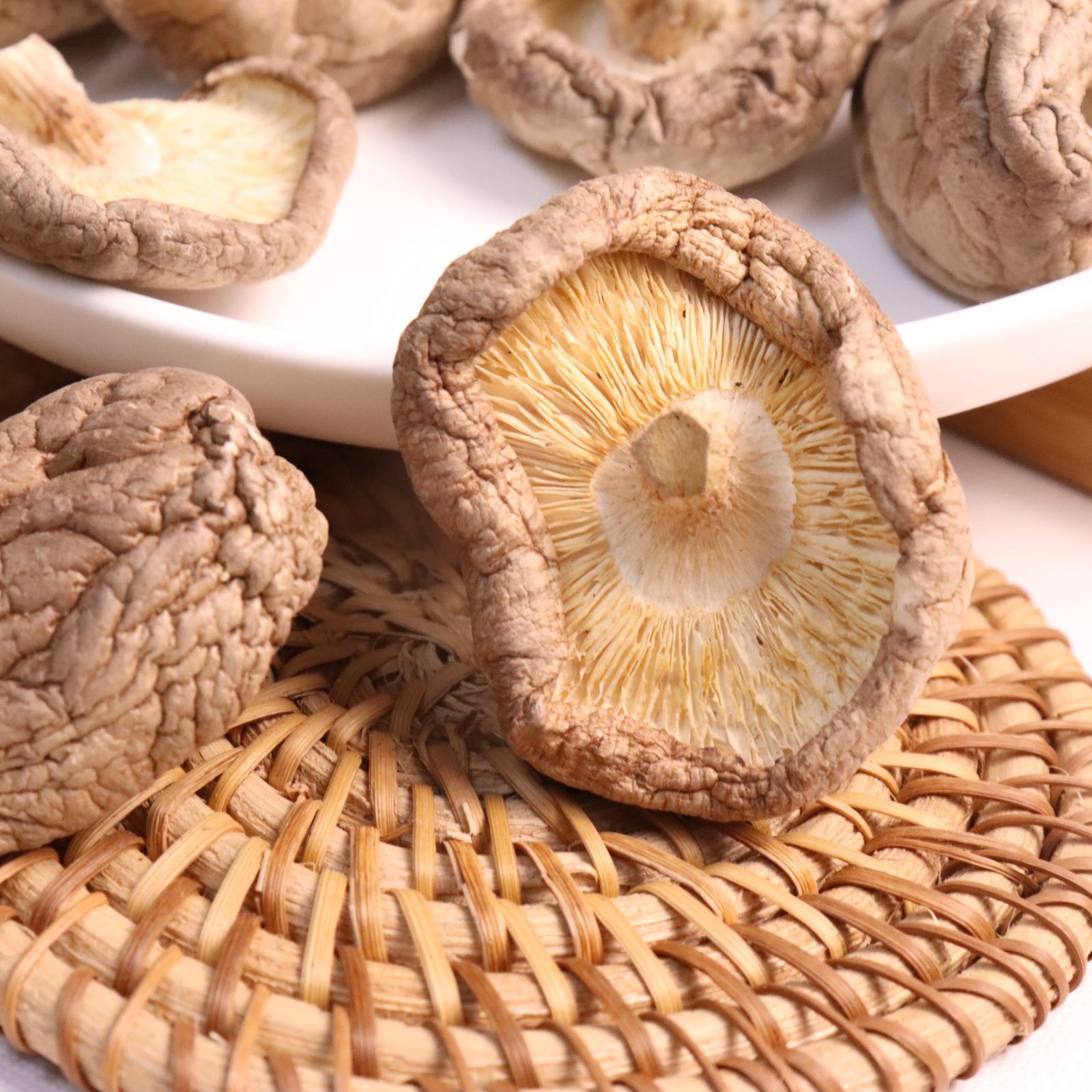 Wholesale Organic Cultivated Edible Dried Shiitake Flower Mushroom Matsutake Fungus Mushroom