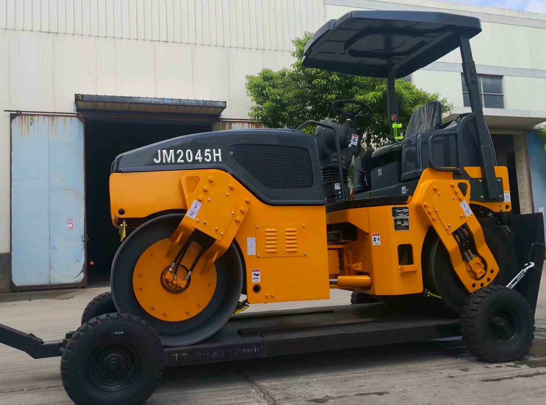 4.5 Ton Full Hydraulic Tire Combined Vibratory Roller JM2045H Construction Machinery