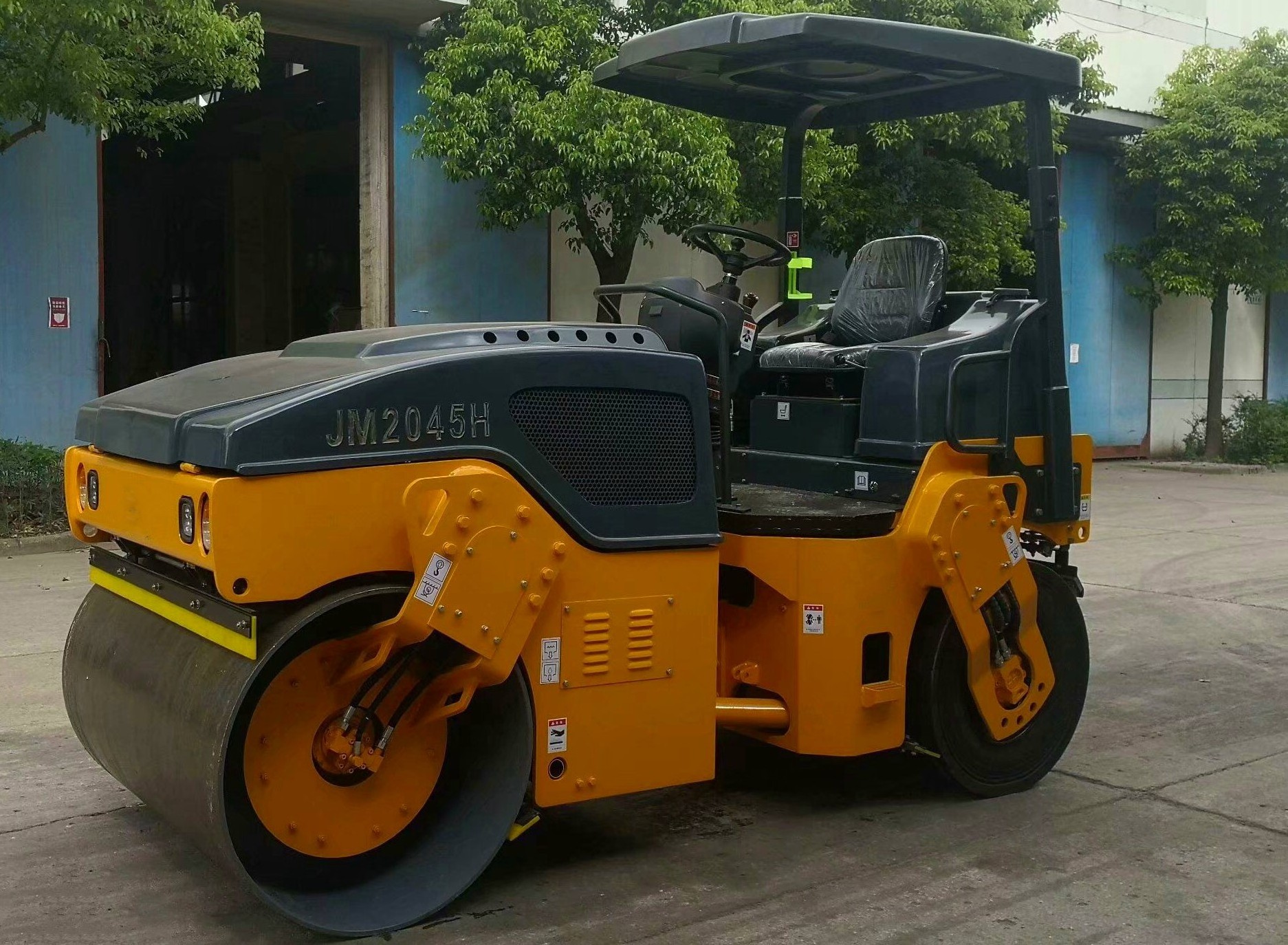 4.5 Ton Full Hydraulic Tire Combined Vibratory Roller JM2045H Construction Machinery