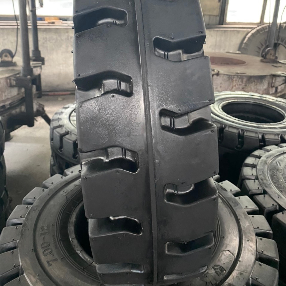 SOLID TIRE FOR FORK LIFT   7.00-12 - KUMA BRAND -  HIGH QUALITY - VIETNAM