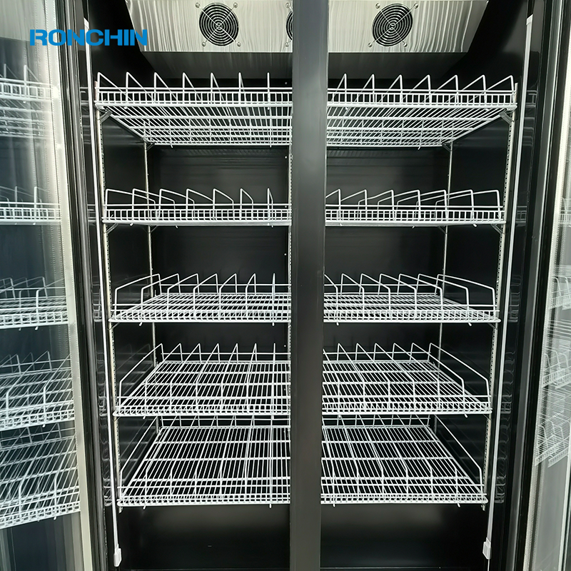 Commercial stores supermarkets use vertical 3-door display freezers for supermarket