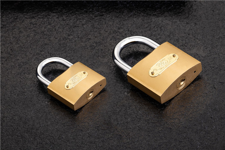 High quality safety lock Middle duty 70MM Brass Painted Iron Padlock