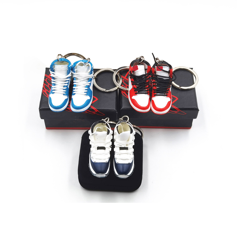 Wholesale 3D Plastic Shoes Sneaker Keychain With Mini box