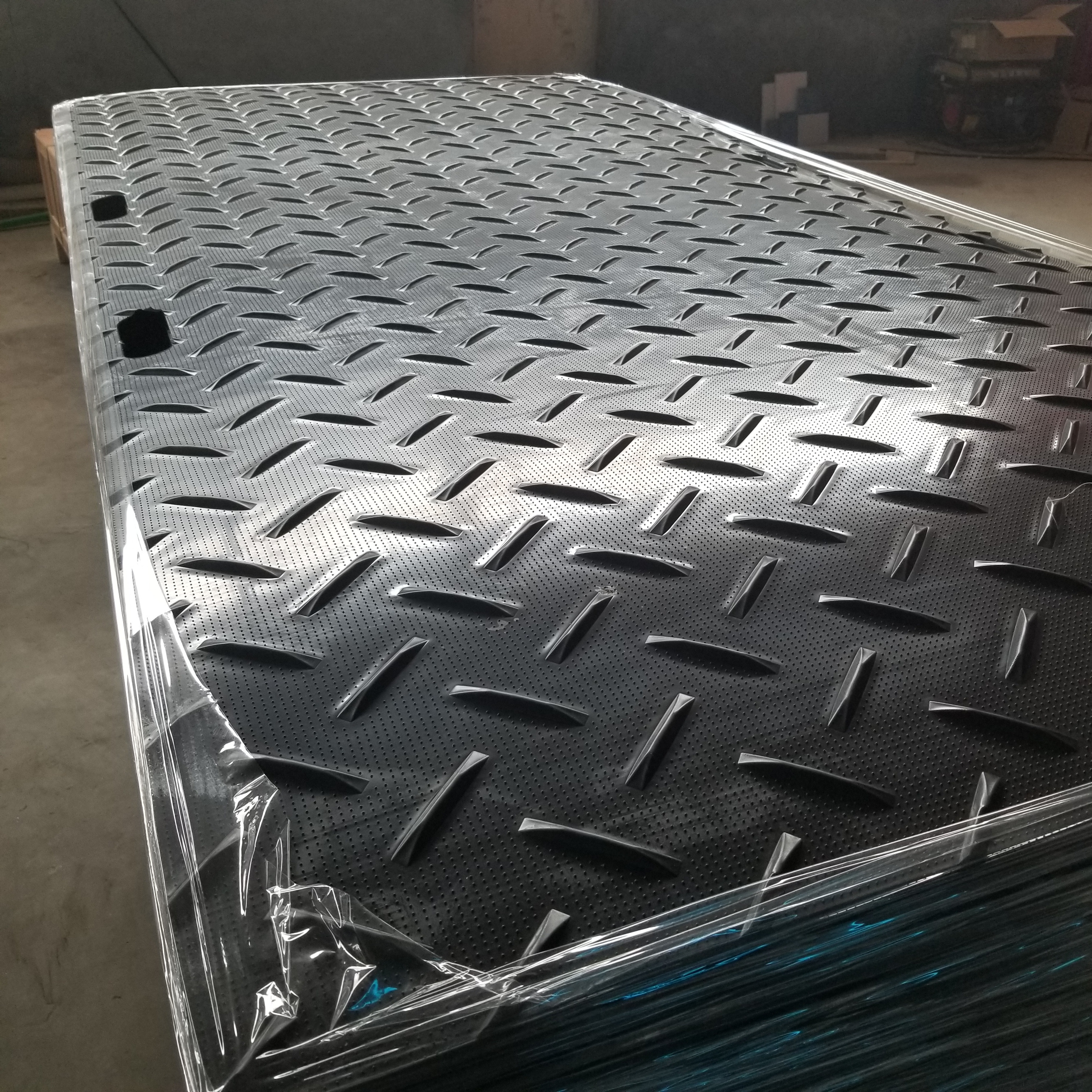 4x8 plastic uhmwpe hdpe temporary construct excavator heavy machinery road mats swamp ground floor mat