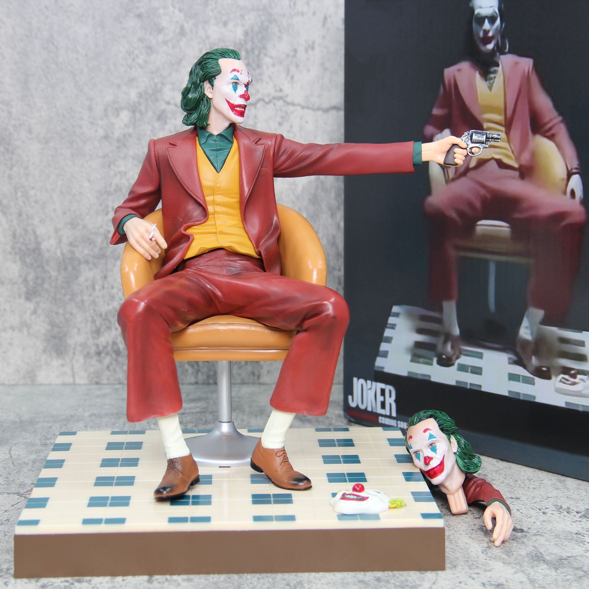 HIGH Quality Figure NEW Customized 28cm Movie Heathcliff Ledger Clown Figure Mask Sitting With Gun Model PVC Toy Custom Bat Hero