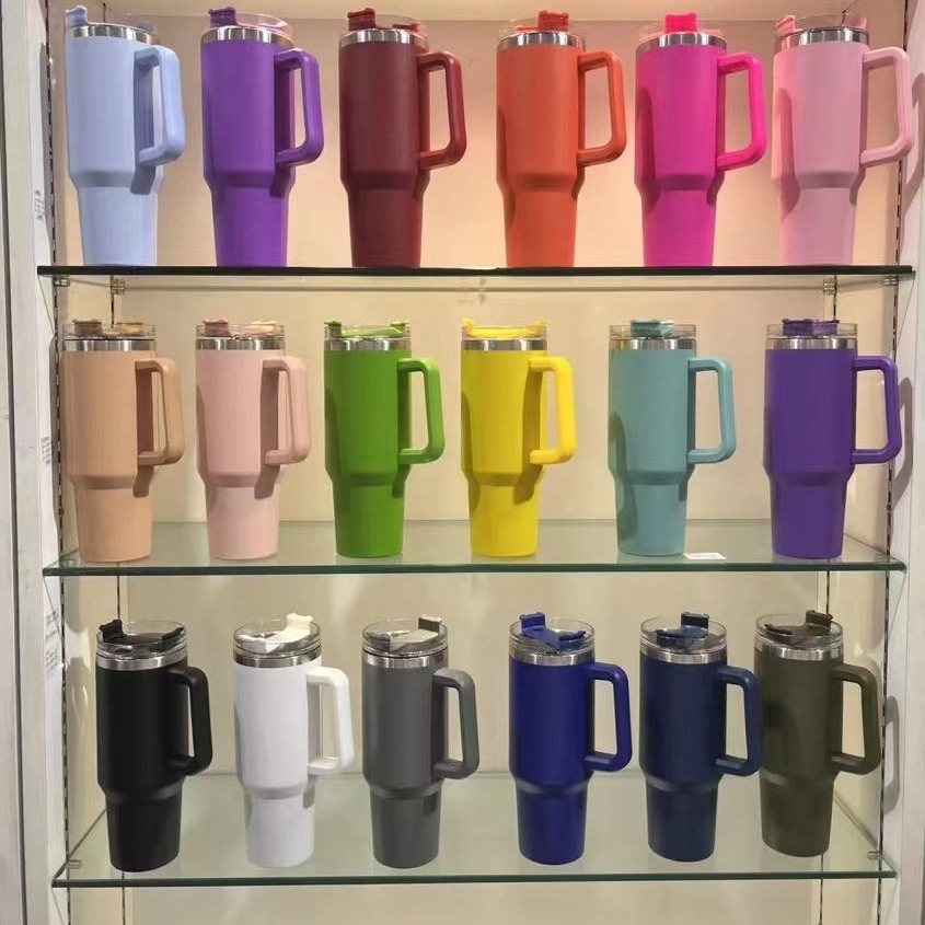 Wholesale portable mug 20oz 30oz 40oz large capacity handle thermal cold cups with lids and straws car straw cup water bottle