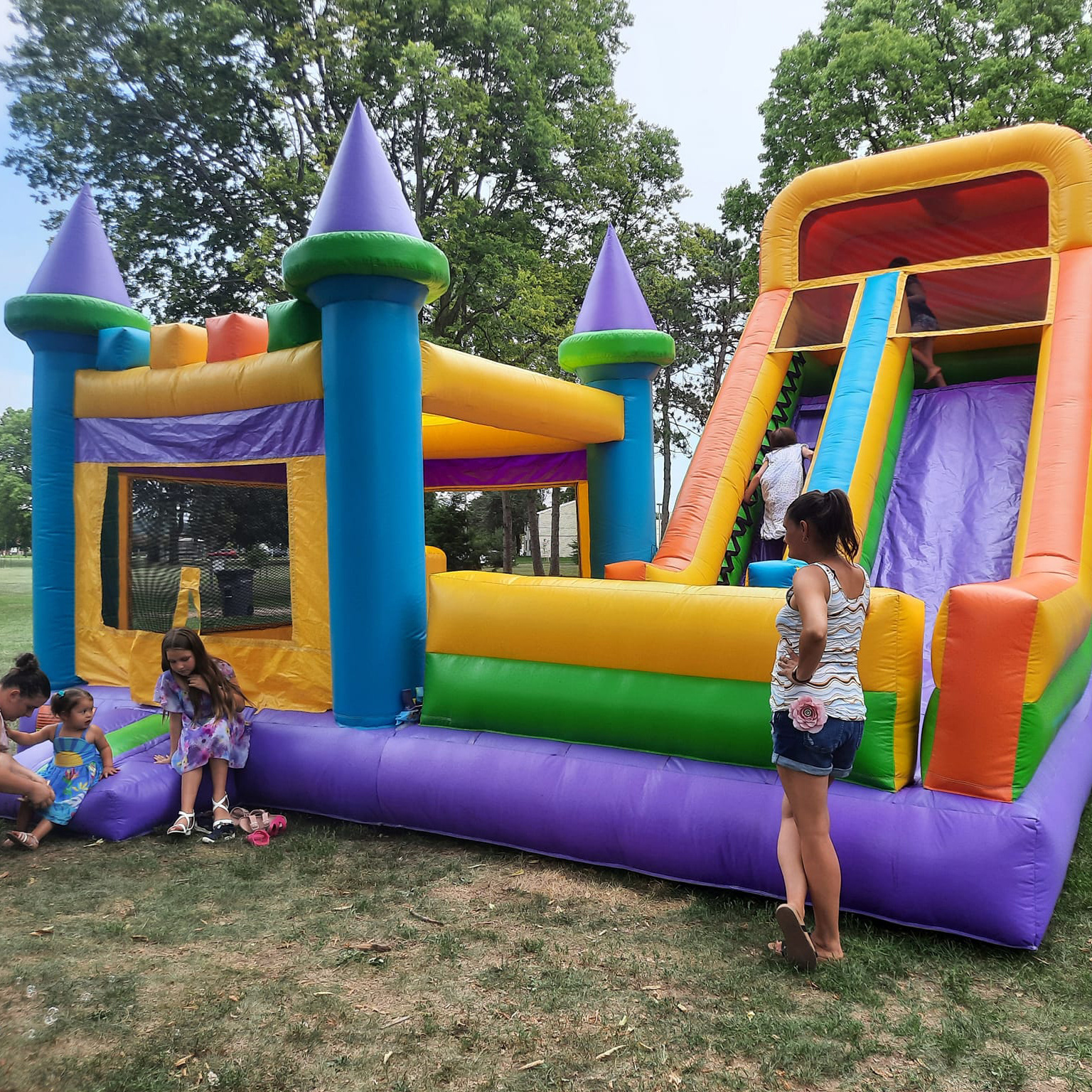 Rainbow Multi Color Durable PVC Kids Inflatable Jumping Bouncy Castle Commercial Combo Bounce House With Slide For Party Rental