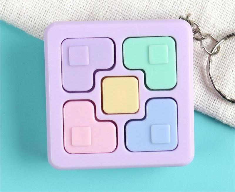 hot sale Mini Square Keychain Decompression Fidget Spinner Electronic Memory Game Console Sup Handheld Toys