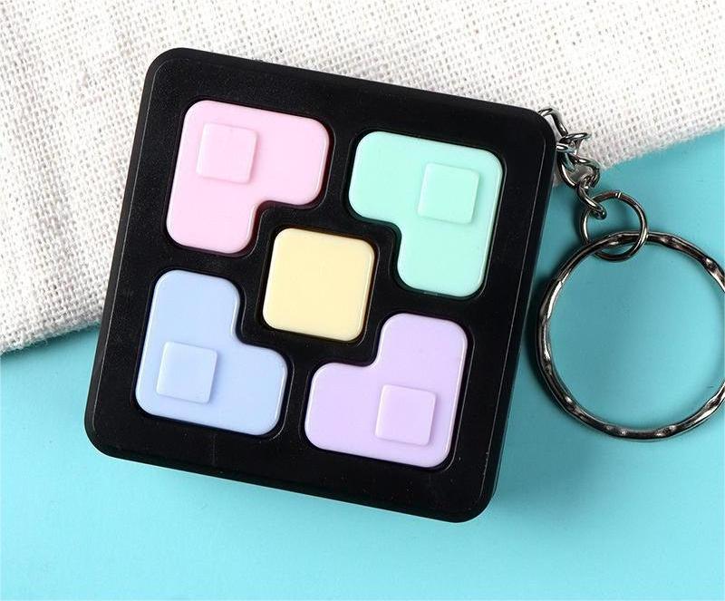 hot sale Mini Square Keychain Decompression Fidget Spinner Electronic Memory Game Console Sup Handheld Toys