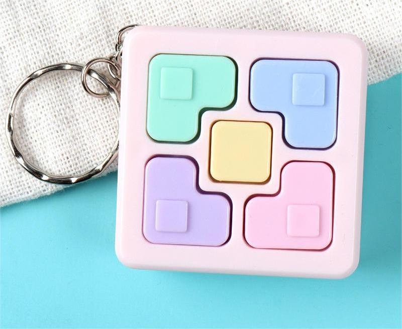 hot sale Mini Square Keychain Decompression Fidget Spinner Electronic Memory Game Console Sup Handheld Toys