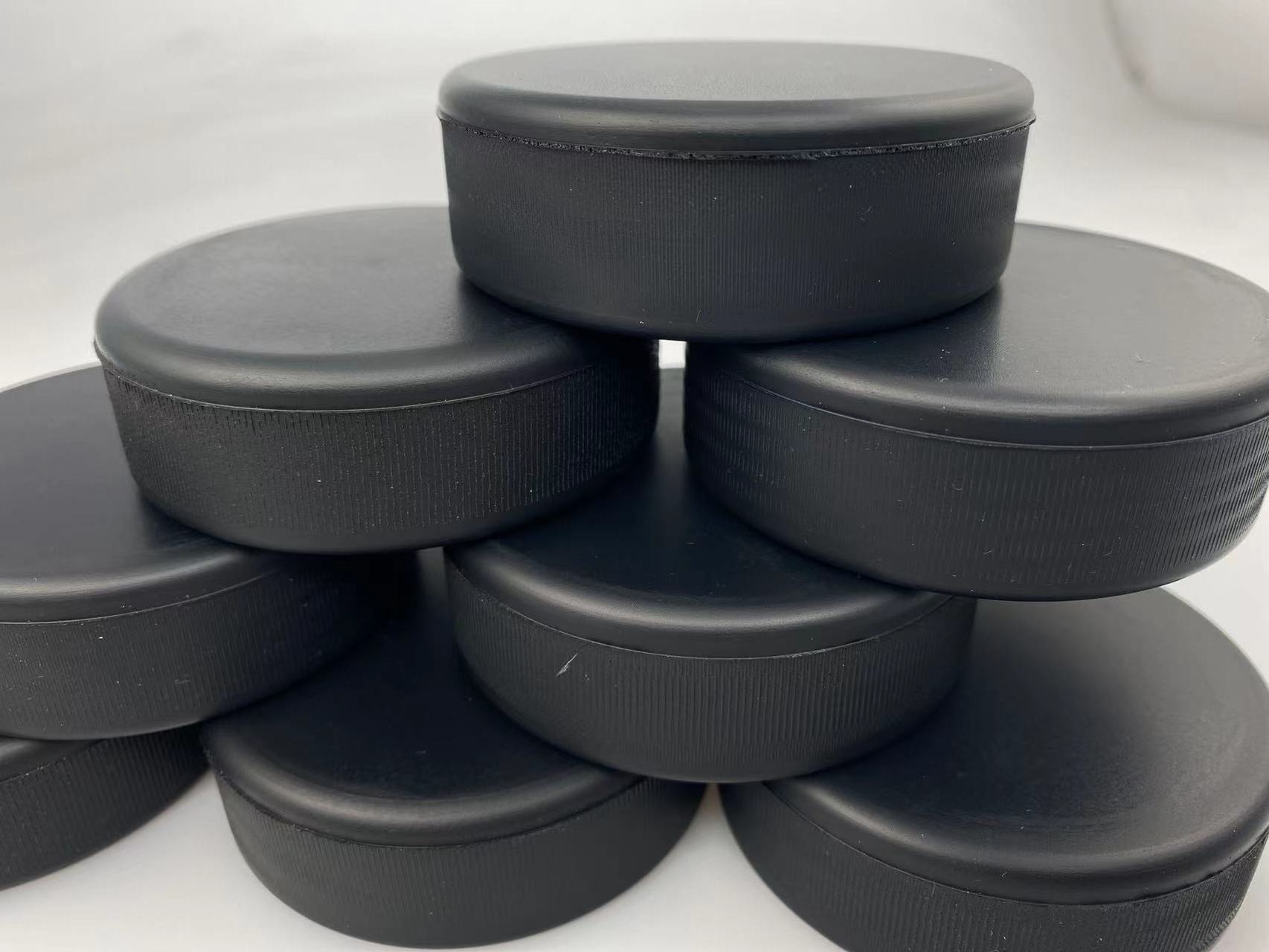 Low Price Factory Wholesale Classic Rubber Ice Hockey Puck