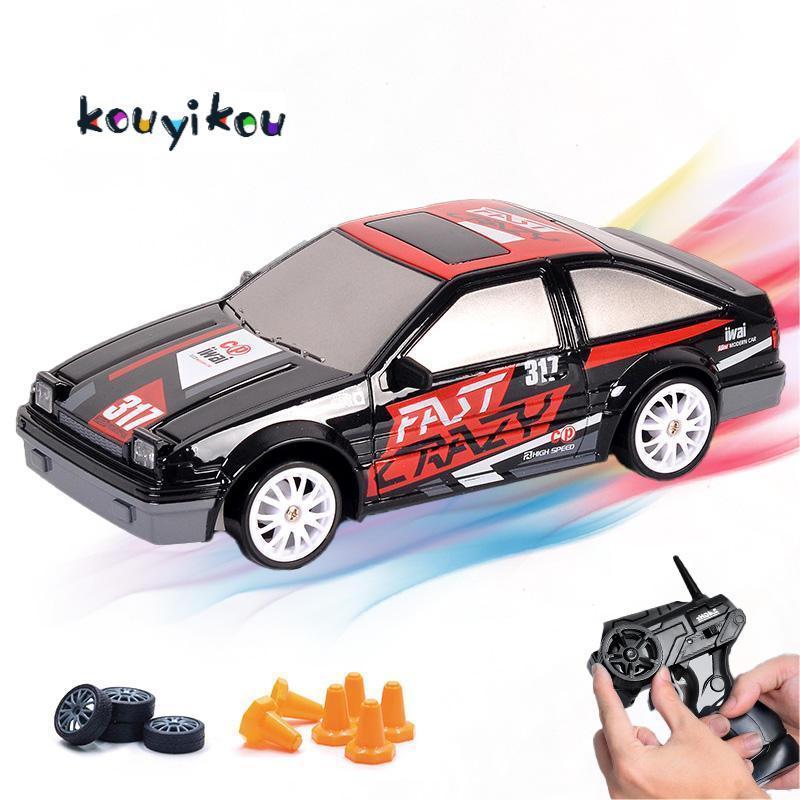 Kouyikou Factory 1:24 RC Drift Car 4WD 15km/h Remote Control Drift With Replaceable Tires And Obstacles Rc Racing Car