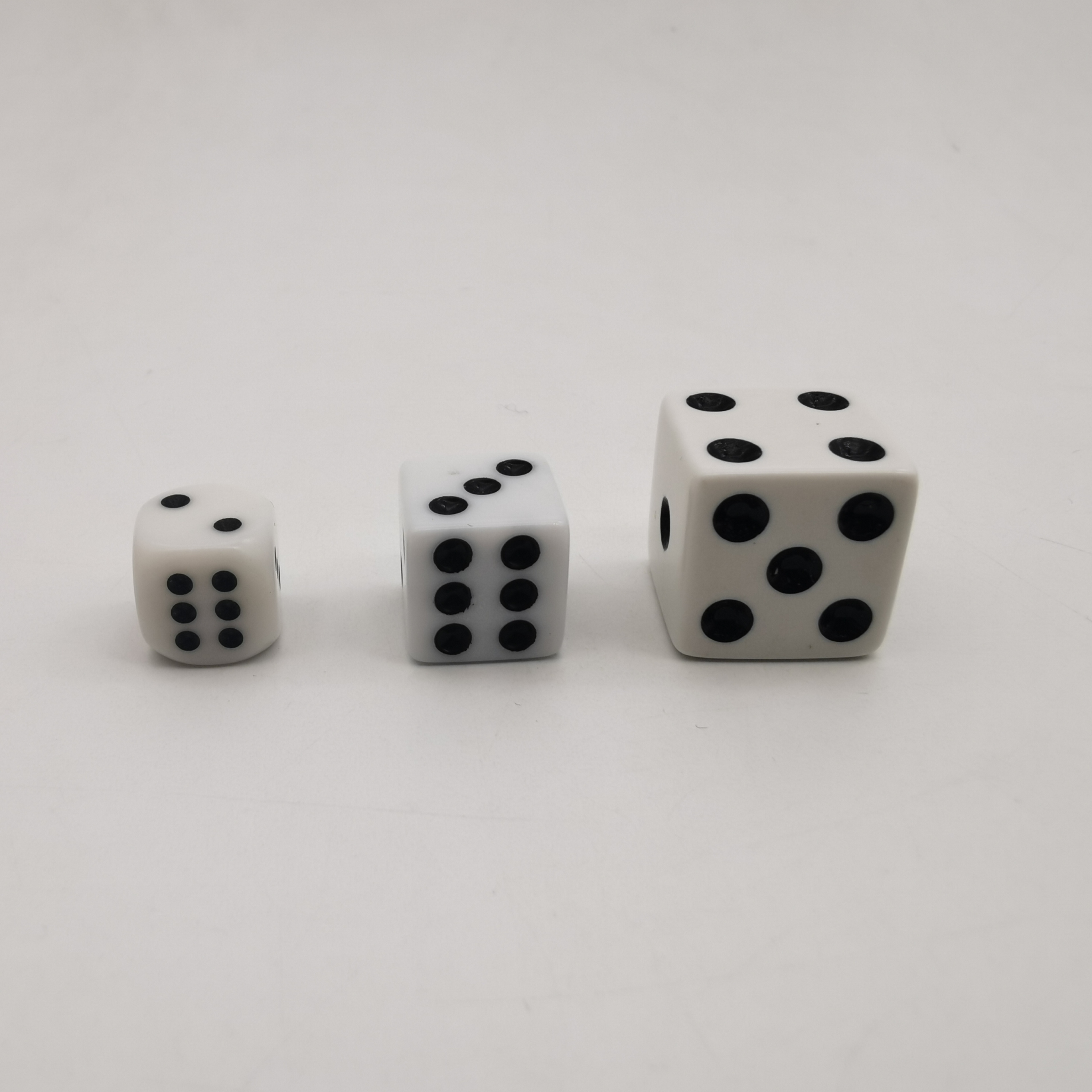 Wholesale 16mm D6 Black Dice with White Dot Cheaper round Dice