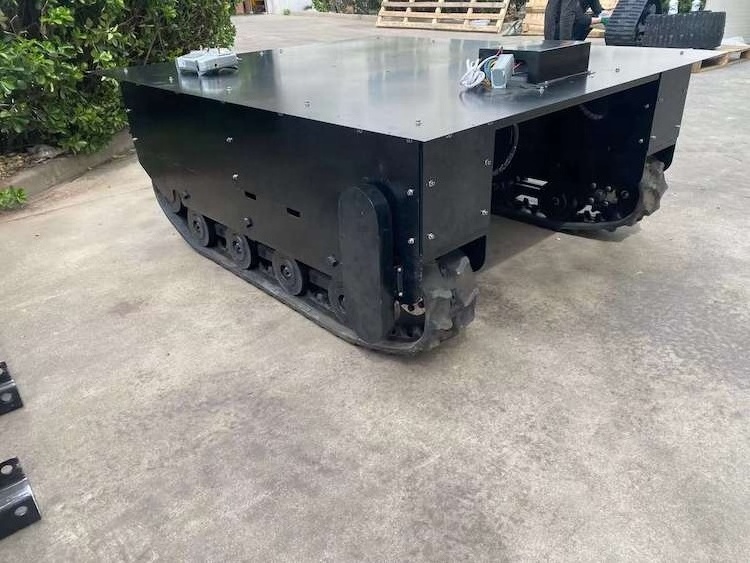 Multifunctional RC rubber track undercarriage robot high technology platform smart robot rubber track chassis tank chassis