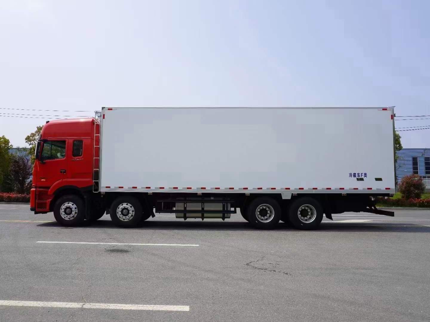 High end customized 25 ton fresh live fish and seafood transportation refrigerated truck