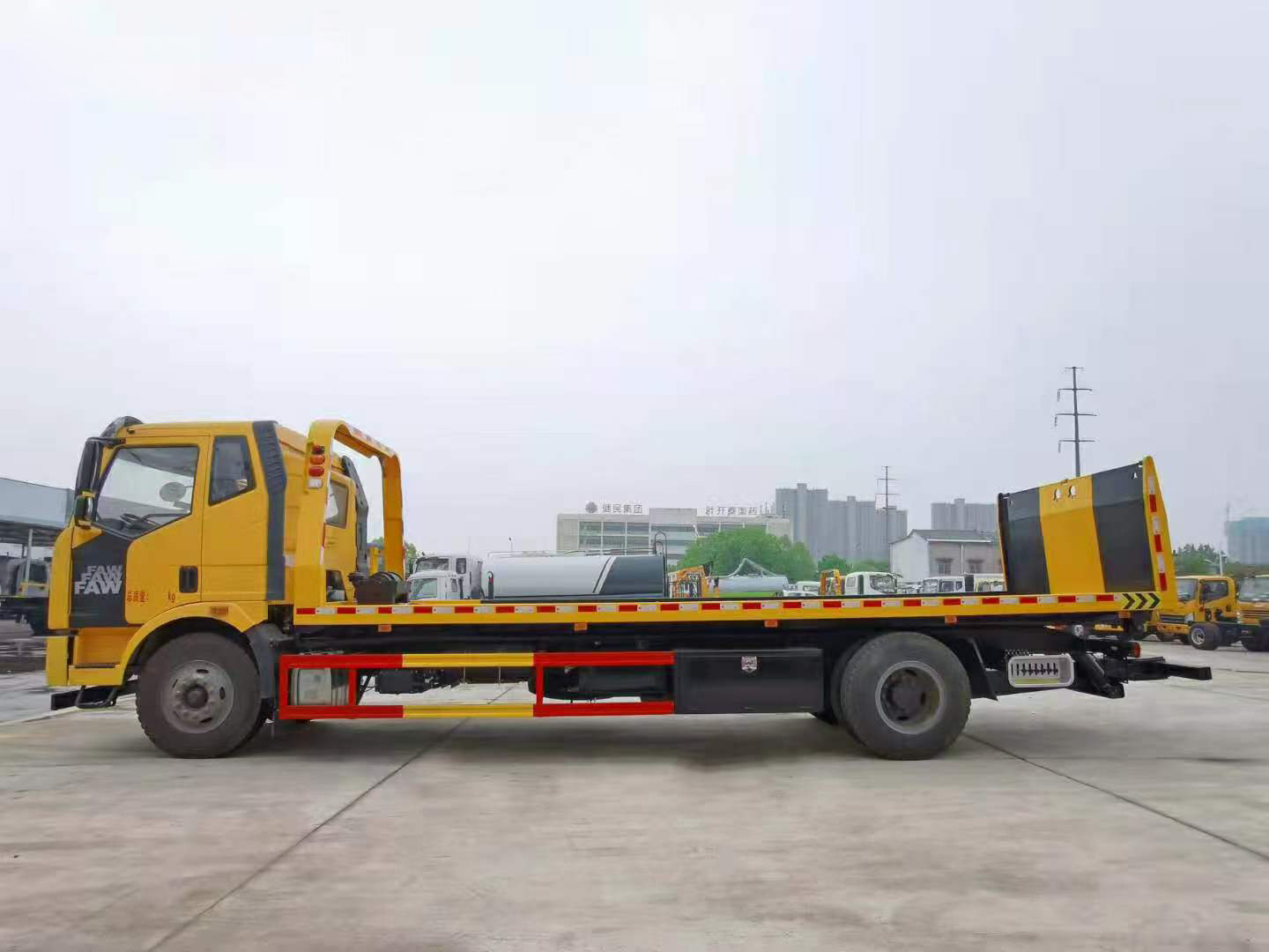 Tow a twenty-ten tons large plate wrecker