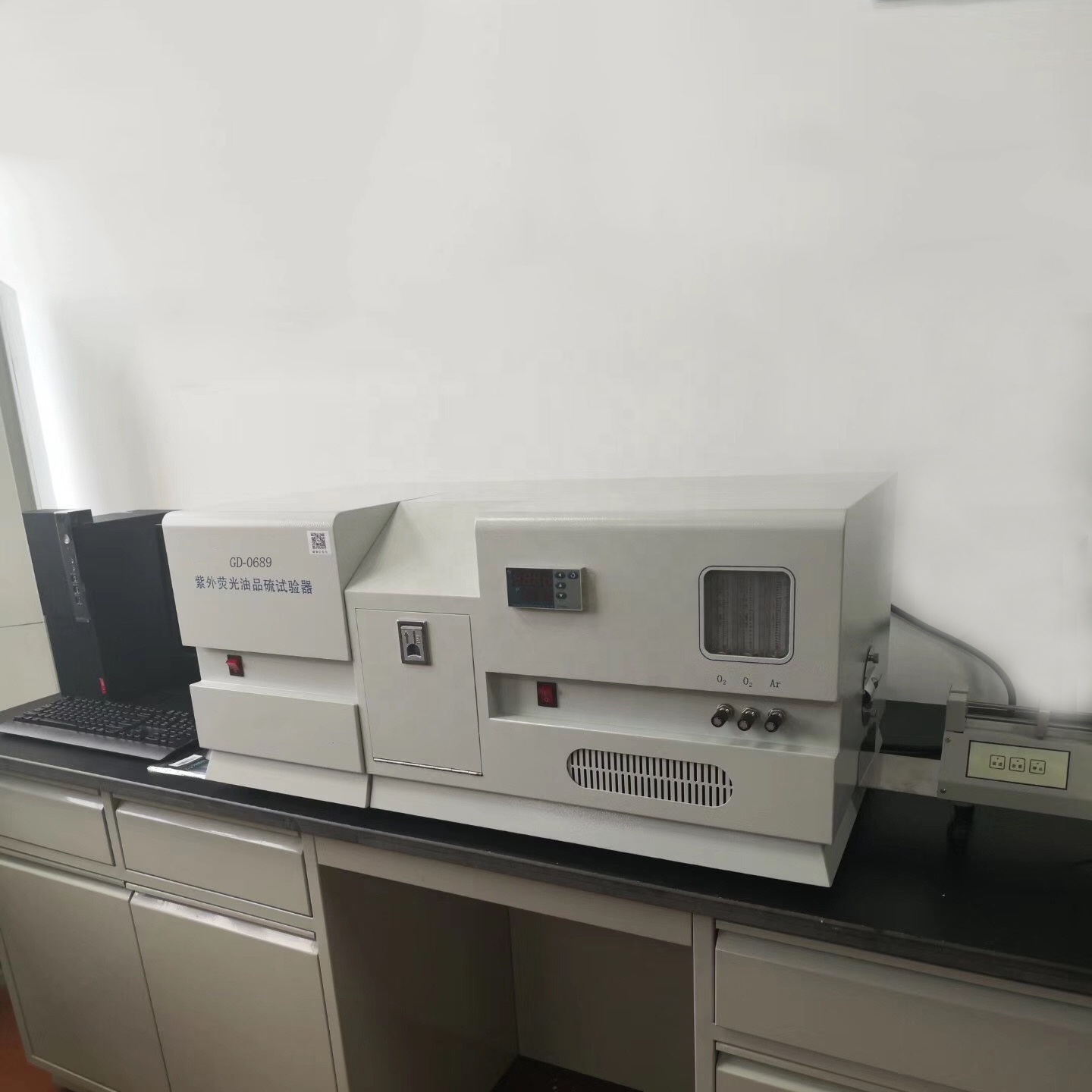 Automatic Ultraviolet Fluorescence Sulfur-in-Oil Analyzer to measure ultra-low sulfur fuels, diesel and RFG