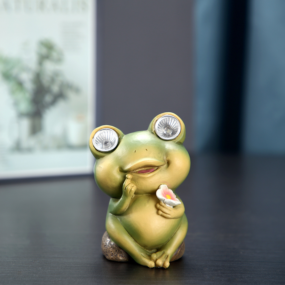 Green Frog Statue with Solar Light Eyes for Home Garden Outdoor Decorations Decorative Cute Frog Ornament Resin Frog Figurine