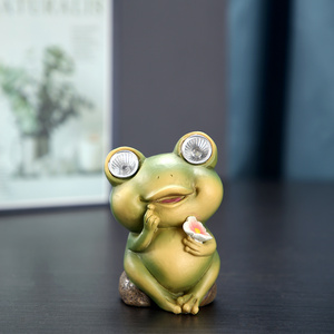 Green Frog Statue with Solar Light Eyes for Home Garden Outdoor Decorations Decorative Cute Frog Ornament Resin Frog Figurine