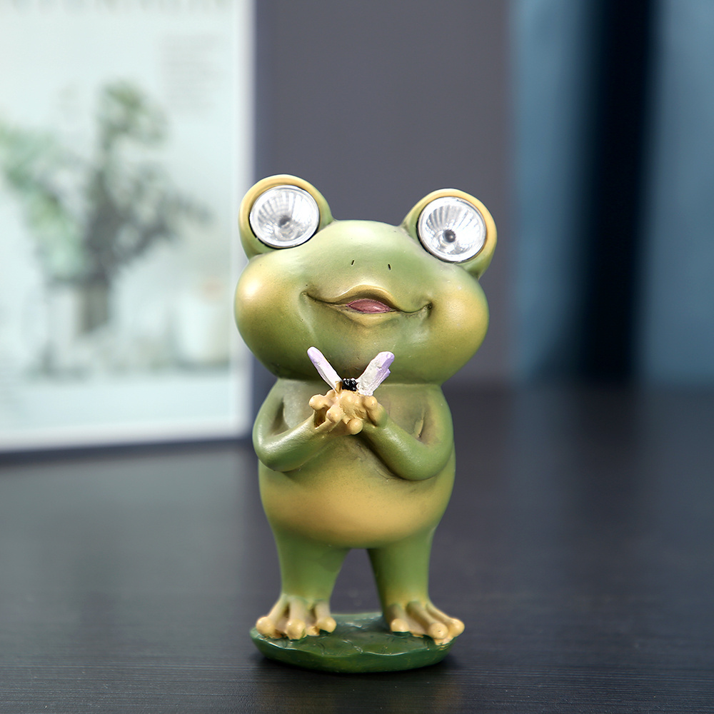 Green Frog Statue with Solar Light Eyes for Home Garden Outdoor Decorations Decorative Cute Frog Ornament Resin Frog Figurine