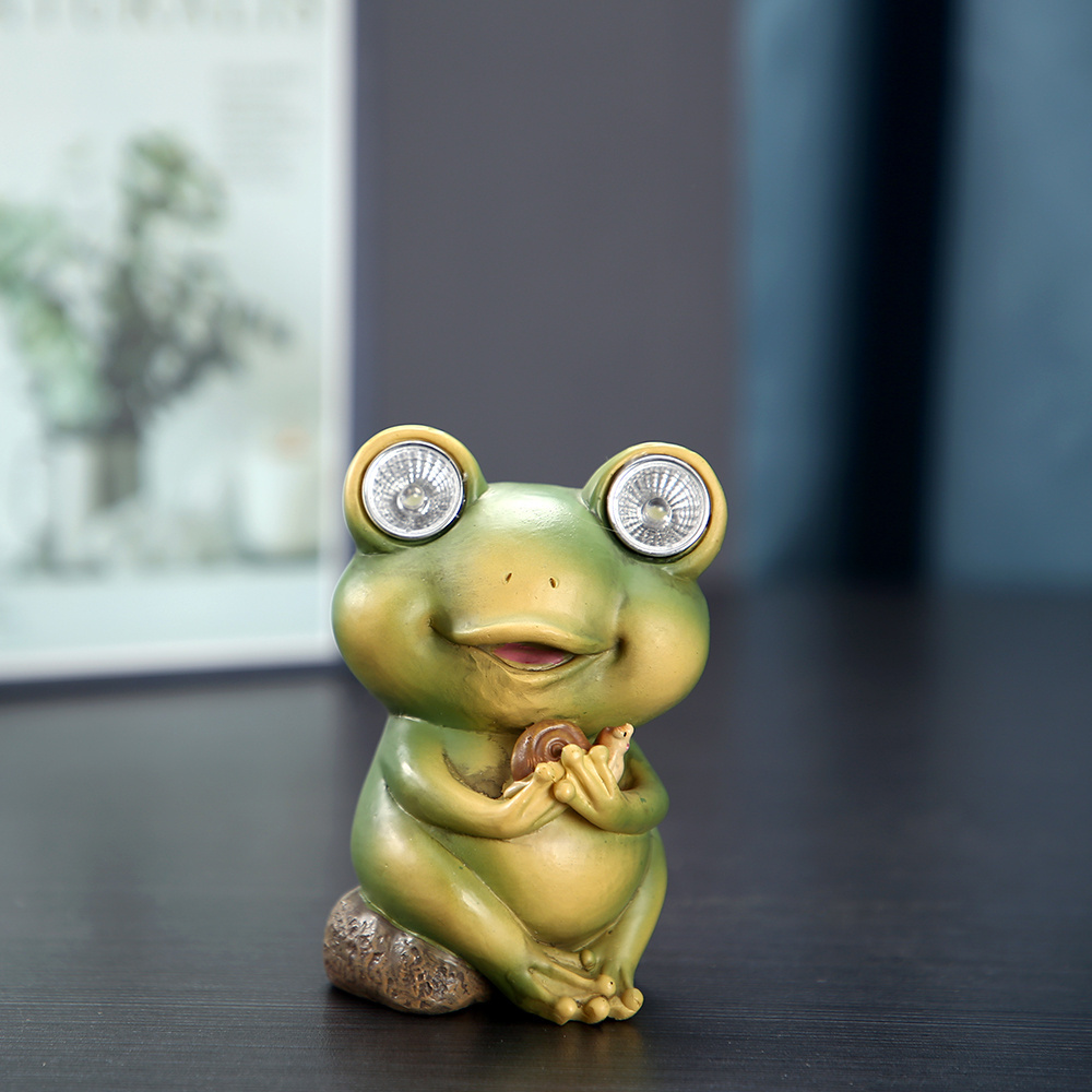 Green Frog Statue with Solar Light Eyes for Home Garden Outdoor Decorations Decorative Cute Frog Ornament Resin Frog Figurine