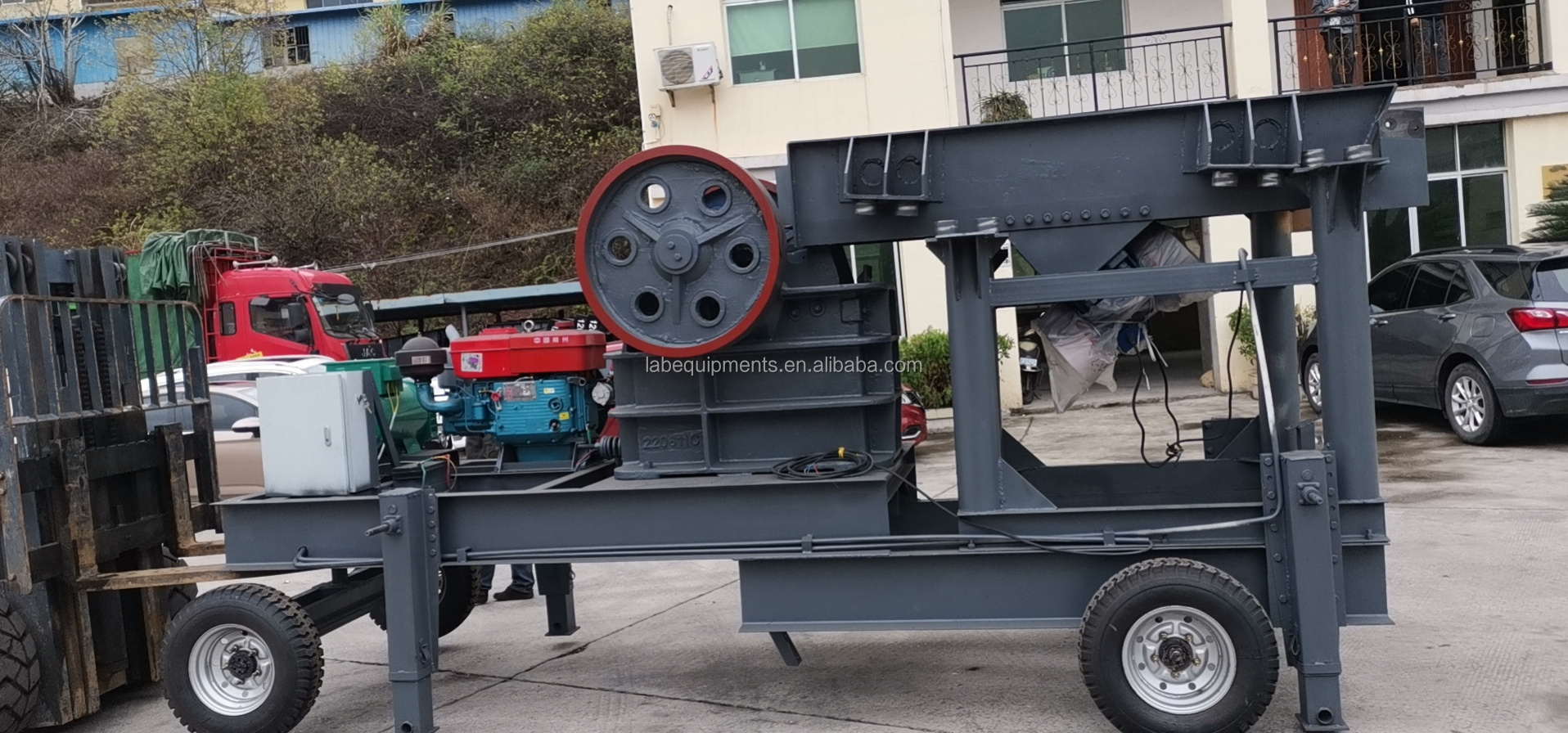 Mobile Gold Ore Crushing Plant Portable Rock Crushing Equipment Pe250x400 Pe400x600 Pe Series Jaw Crusher Stone Breaking Machine