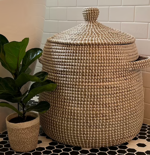 Wholesaler High quality best selling eco-friendly seagrass woven  Laundry baskets from Vietnam with lid for home decoration ODM