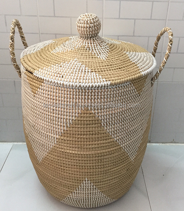 Wholesaler High quality best selling eco-friendly seagrass woven  Laundry baskets from Vietnam with lid for home decoration ODM