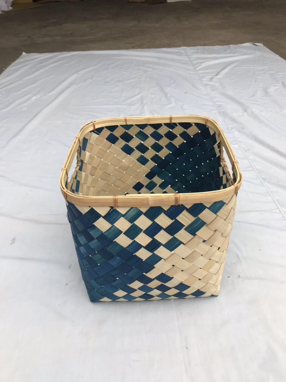 Wholesaler ODM customized High quality best selling eco-friendly Set of Natural Sea Grass Basket with covered cloth from Vietnam