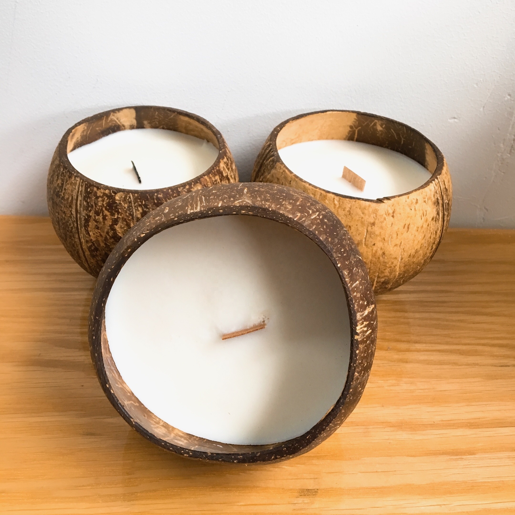 Eco - Friendly Handmade Cinnamon Scented Soy Wax Candle in Coconut Shell Bowl Laser Carton Box Christmas Cinamon Aromatherapy