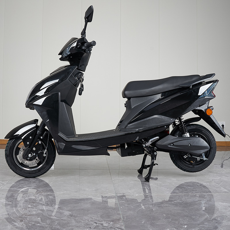 CKD SKD cheapest 600W/800W 40-50km/h speed 45-65km range two wheels electric scooter motorcycles for adults