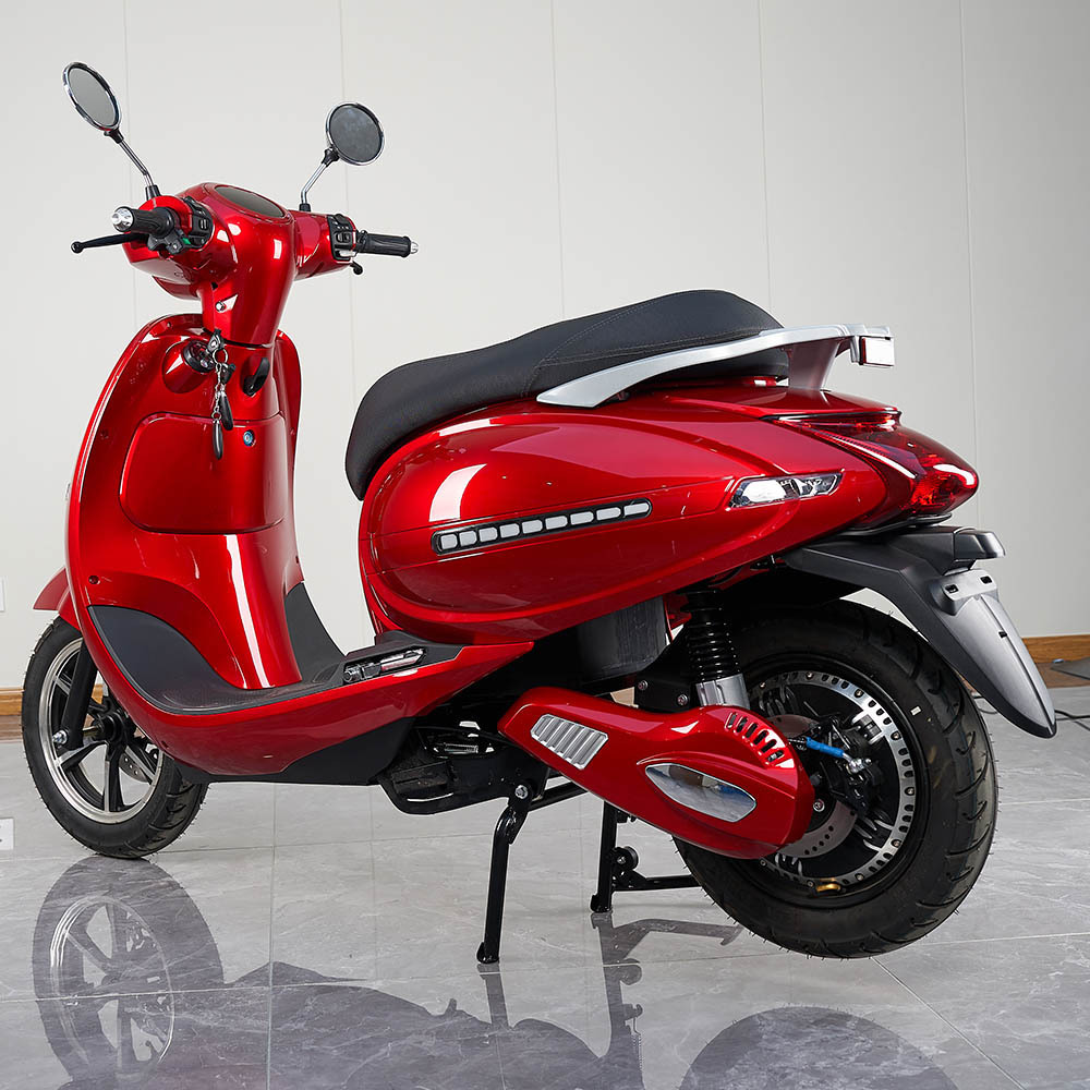 China popular cheap 2 wheel electric moped adult 12inch 65km/h speed 70km range vintage design electric motorcycle scooter