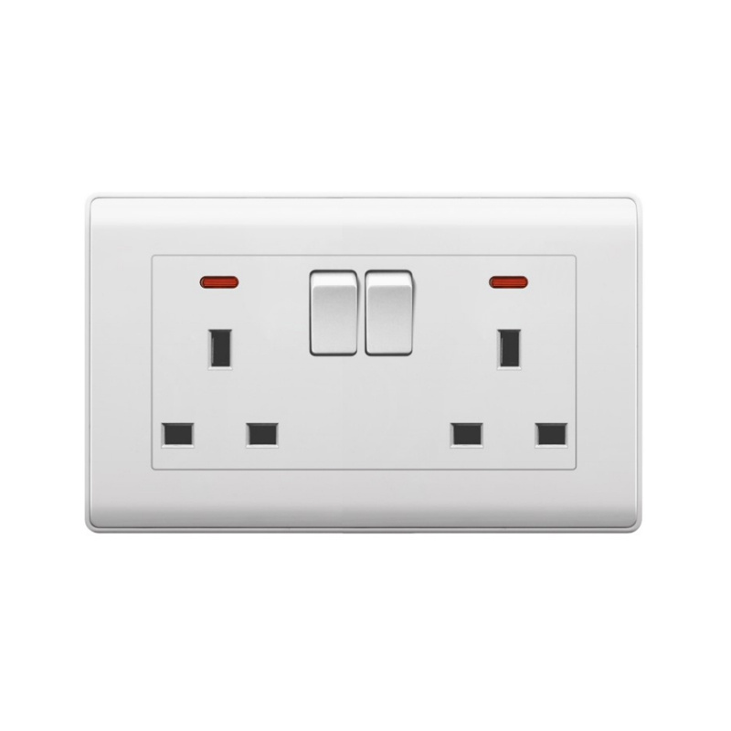 China manufacturer UK standard wall outlet power switch and socket supplier