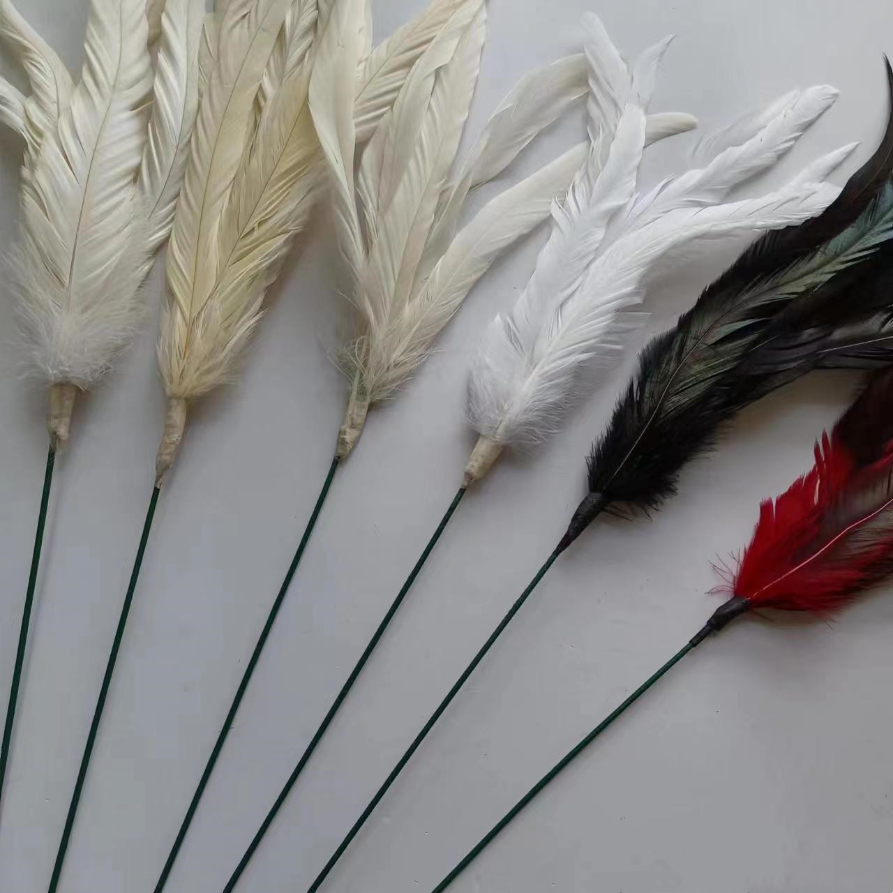 Dyed Cocktail feather Long Rooster tail feathers wired decor feathers with wire stem for crafts millinery feather  cat toy