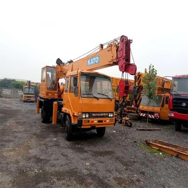 Good quality used KATO 11 tons NK110 truck mounted crane for sale