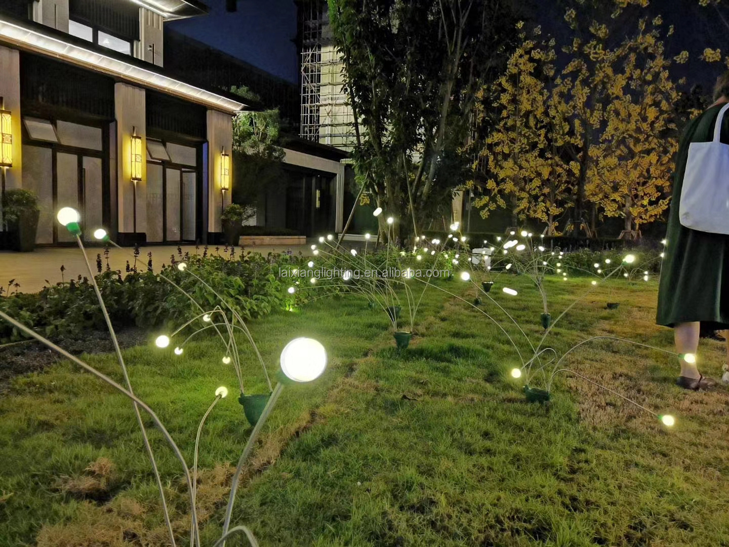 2023 new arrival 6 bulbs moving 3000k 1m outdoor firefly garden lights decoration