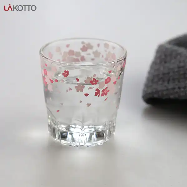 w product ideas 2023 Lead free glass NEW Super Cute shot glasses Souvenir sakura decal soju glass Different Size