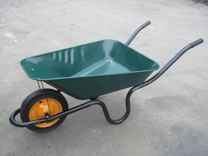 Hot selling WB6400 pneumatic tyre 0.6mm Steel galvanized Tray Garden Tools Wheelbarrow