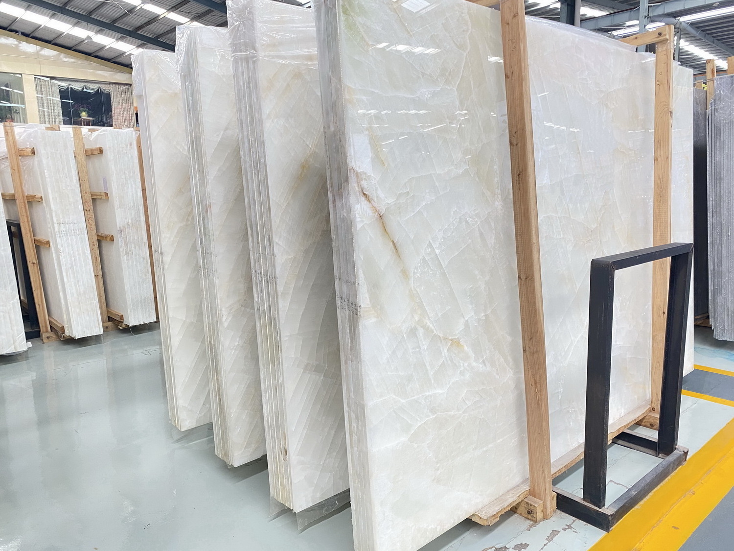 Cheap Price Pure White Onyx Translucent Crystal White Marble Onyx Slab For Interior Wall Panels