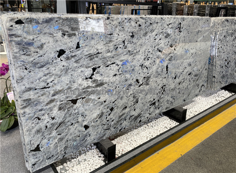 Wholesale Cheap Labradorite Bianca Granite Slabs Ice Blue Madagascar White Granite Slabs for Wall and Flooring Tile Slabs