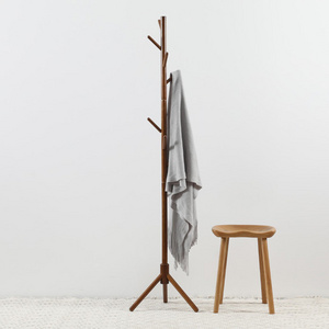 Factory Wholesale Living Room Furniture Modern Classic Standing Walnut Wooden Clothes Rack Coat Stand