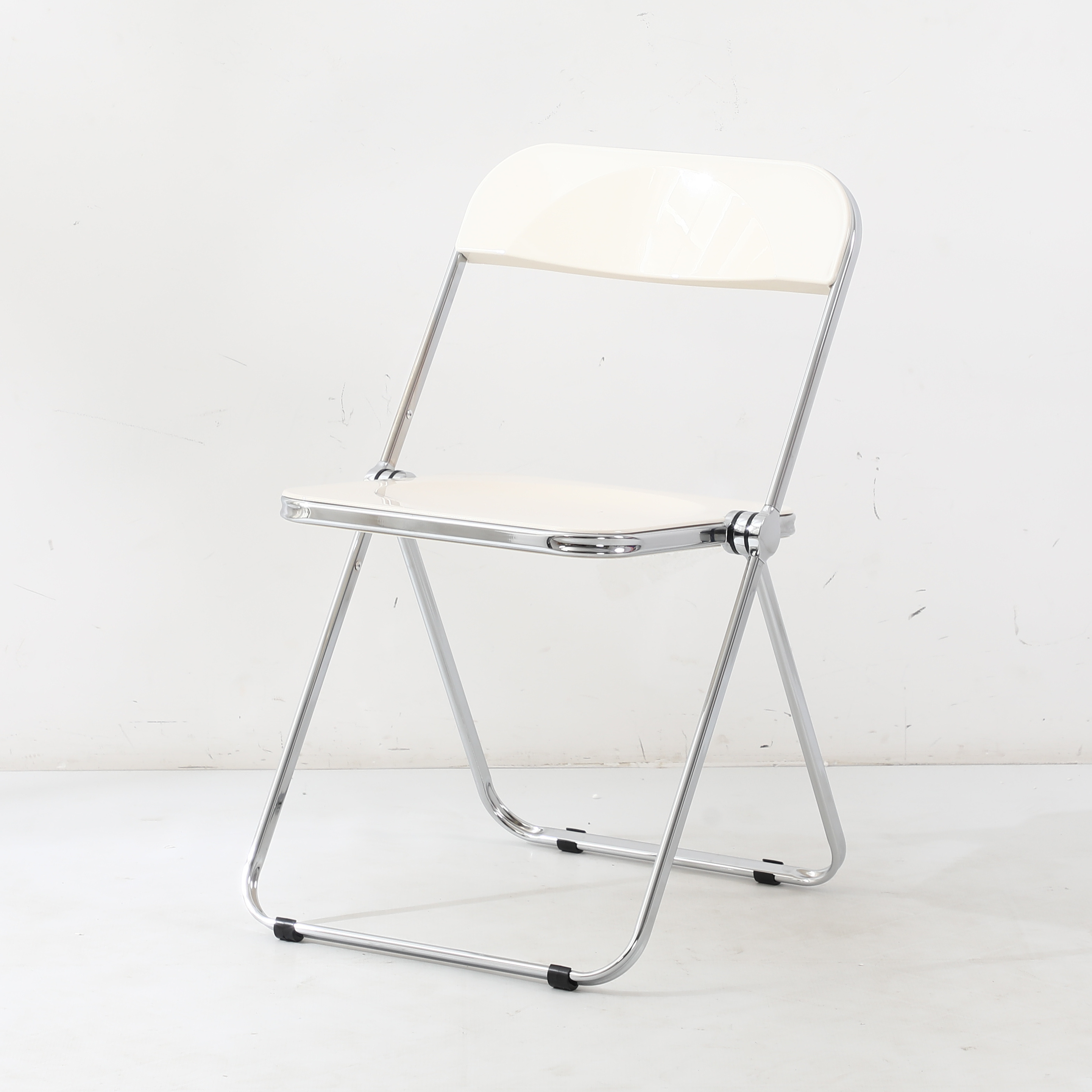 Wholesale Cheap Scandinavia Metal Frame Plastic Foldable Celebration Wedding White Resin Folding Chair for Events Party